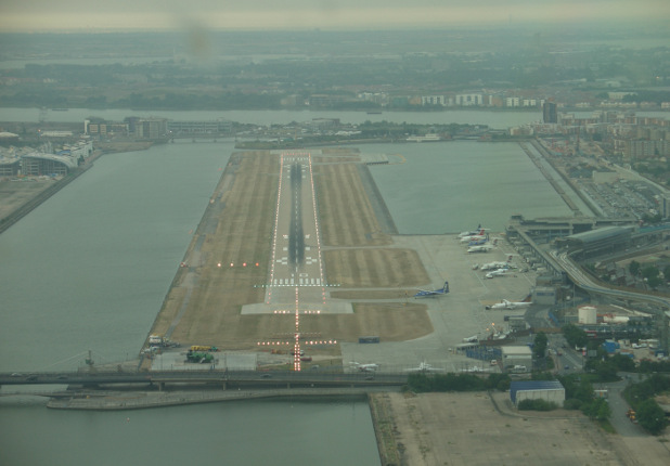 London City Airport Runway 10 Short Final