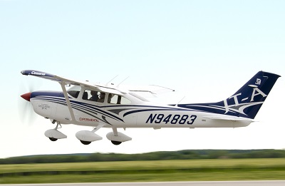Cessna_182_JTA_400