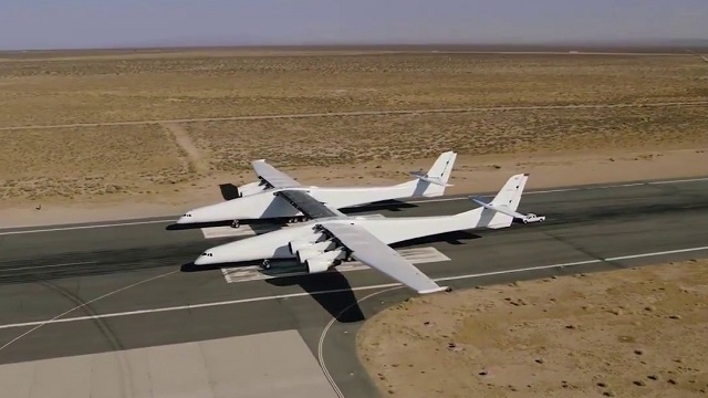 Stratolaunch absolviert Rolltests