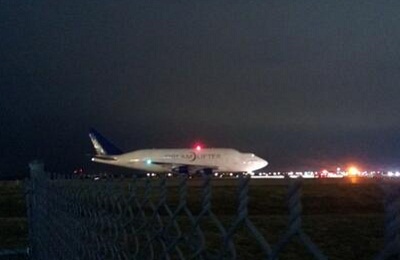 Twiiter_Dreamlifter_on_wrong_Airport_400