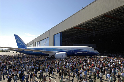 787_dreamliner_rollout_400x263