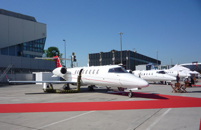 EBACE_2011_Bombardier_400