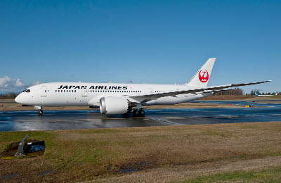 JAL_First_Dreamliner_400