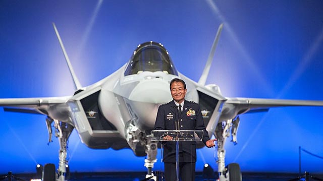 Rollou first F-35A for Japan