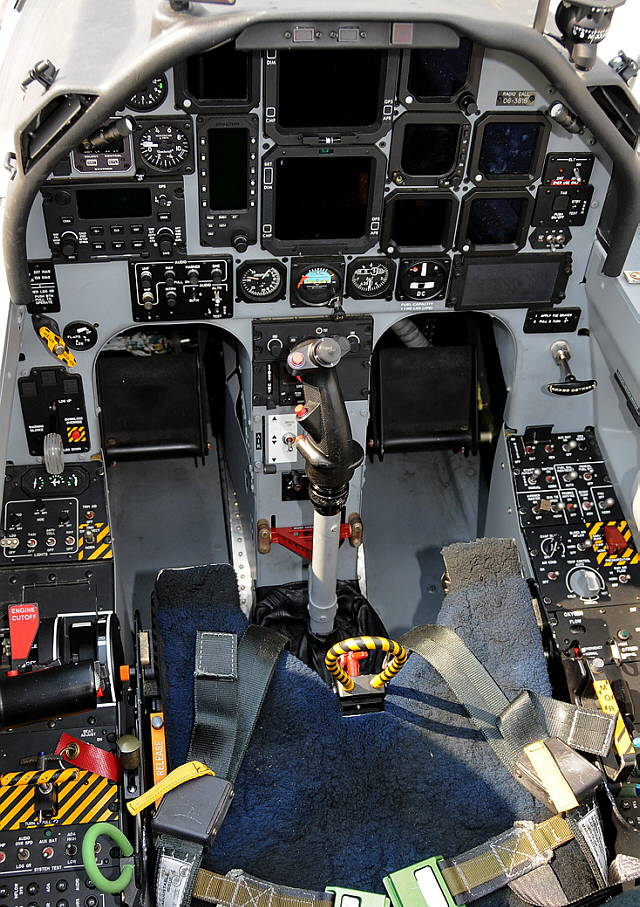 Cockpit_2_640x907.jpg