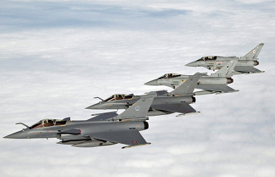Eurofighter_with_Rafale_400