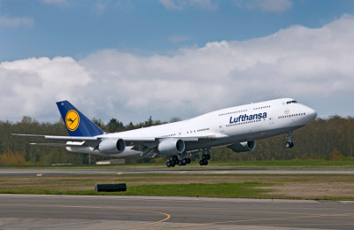 Boeing7478I_Lufthansa_1Delivery_400