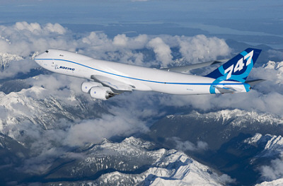Boeing747_8F_First_IF_400x263