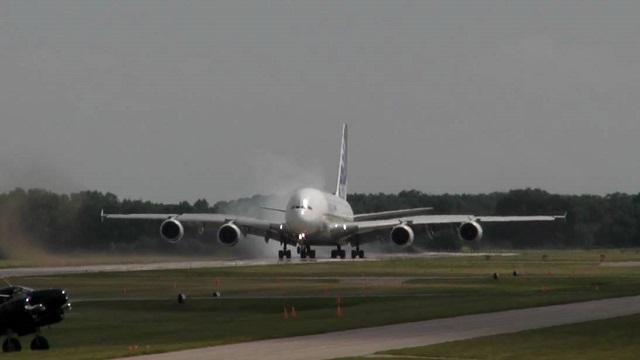 Airbus A380 Landing Oshkosh