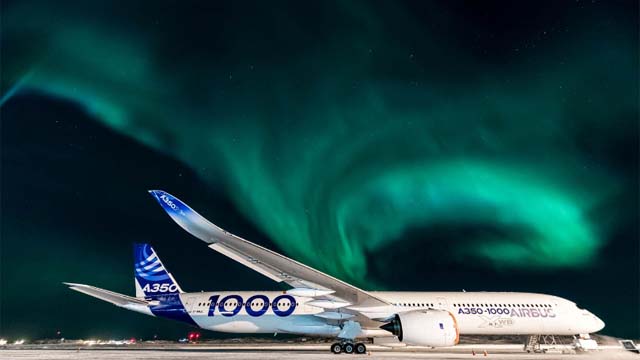 Airbus A350-1000 Iqaluit im Nordlicht