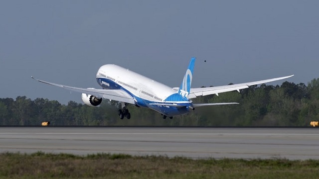 Boeing 787-10 Erstflug Take Off
