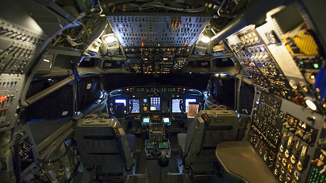 Boeing E-3A Sentry mit neuem Cockpit