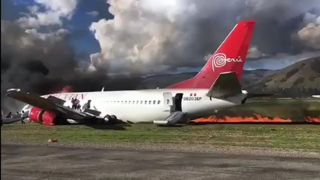 Peruvian Airlines Boeing 737 Bruchlandung