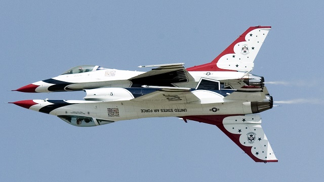 Thunderbirds Solo F-16