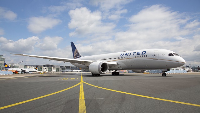 United Airlines Dreamliner in FRA