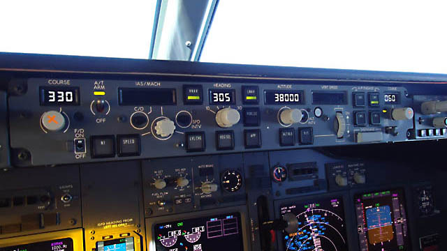 Boeing 737 800 Cockpit